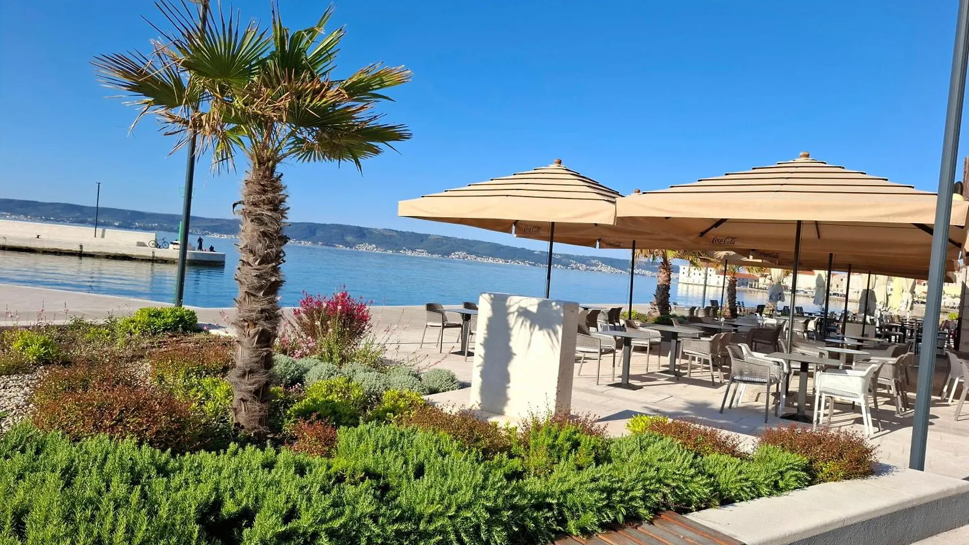 Apartment Blanca With Jacuzzi,Terase And Private Parking Kastela