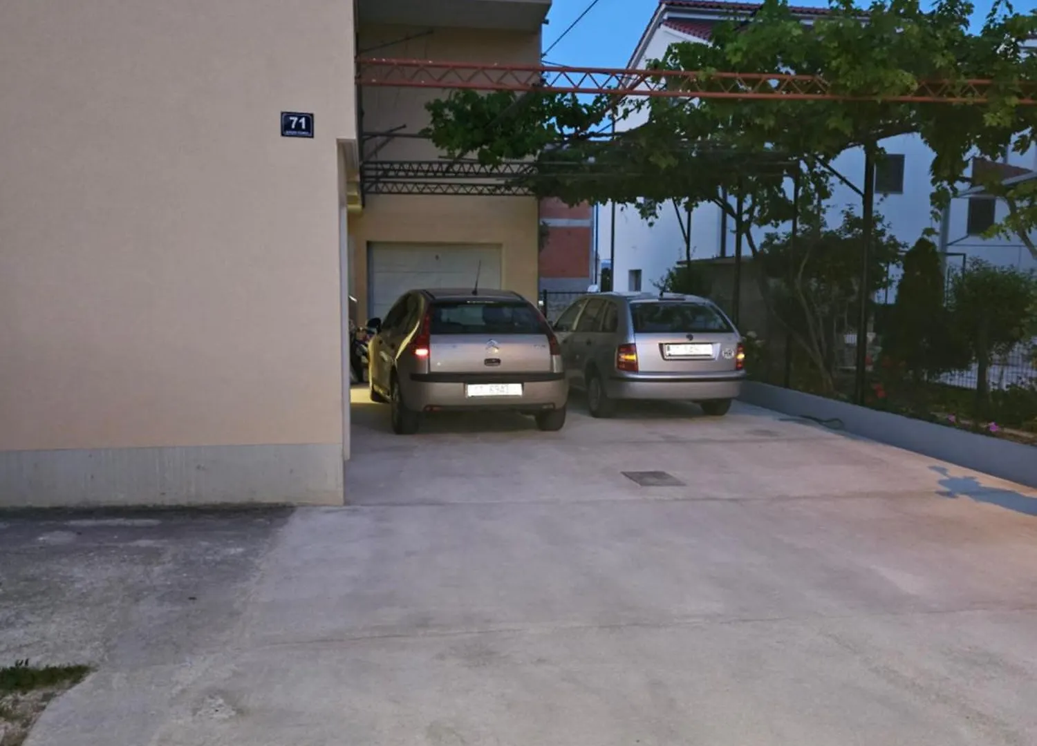 Apartment Blanca With Jacuzzi,Terase And Private Parking Kastela