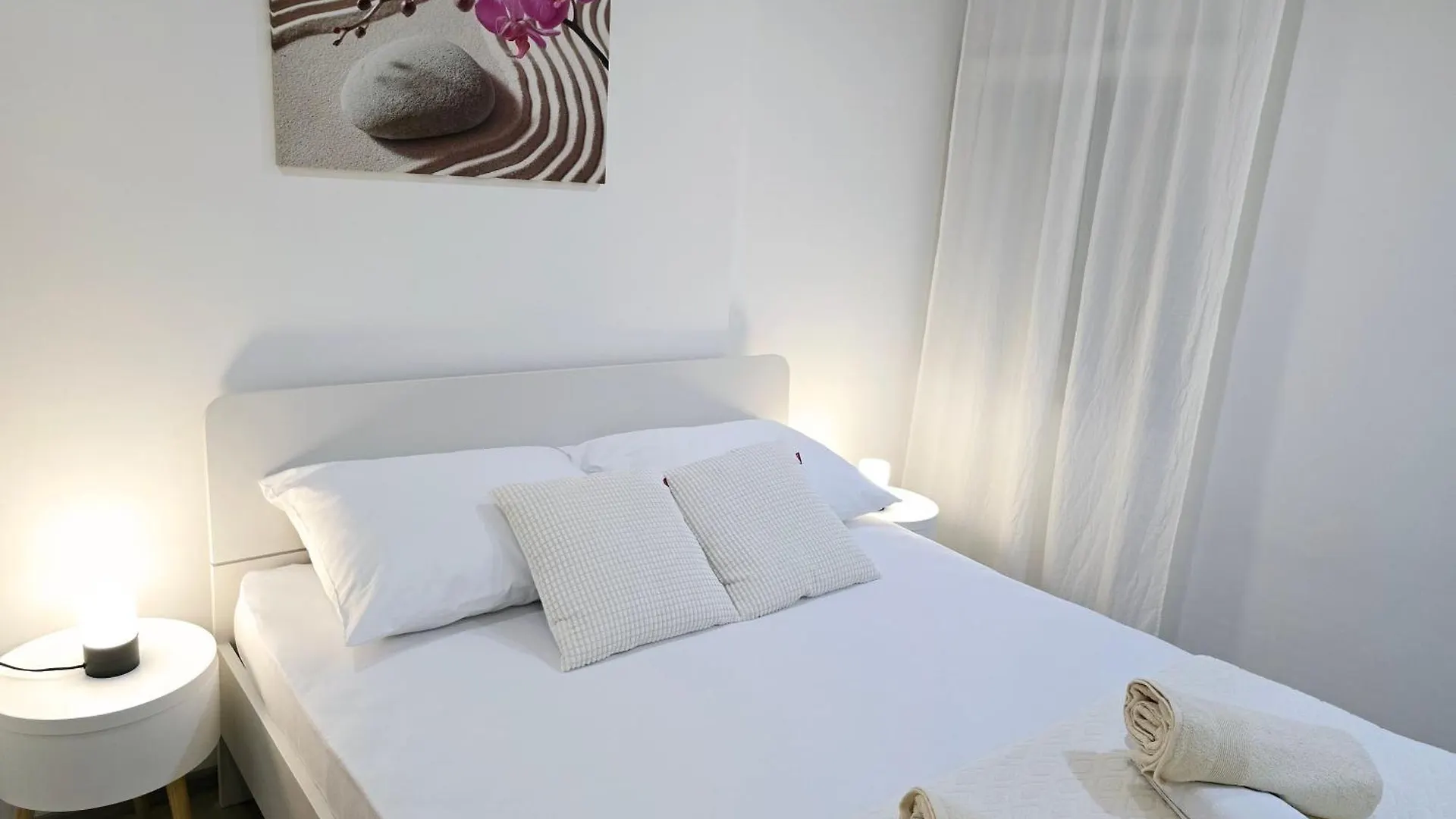 Apartment Blanca With Jacuzzi,Terase And Private Parking Kastela