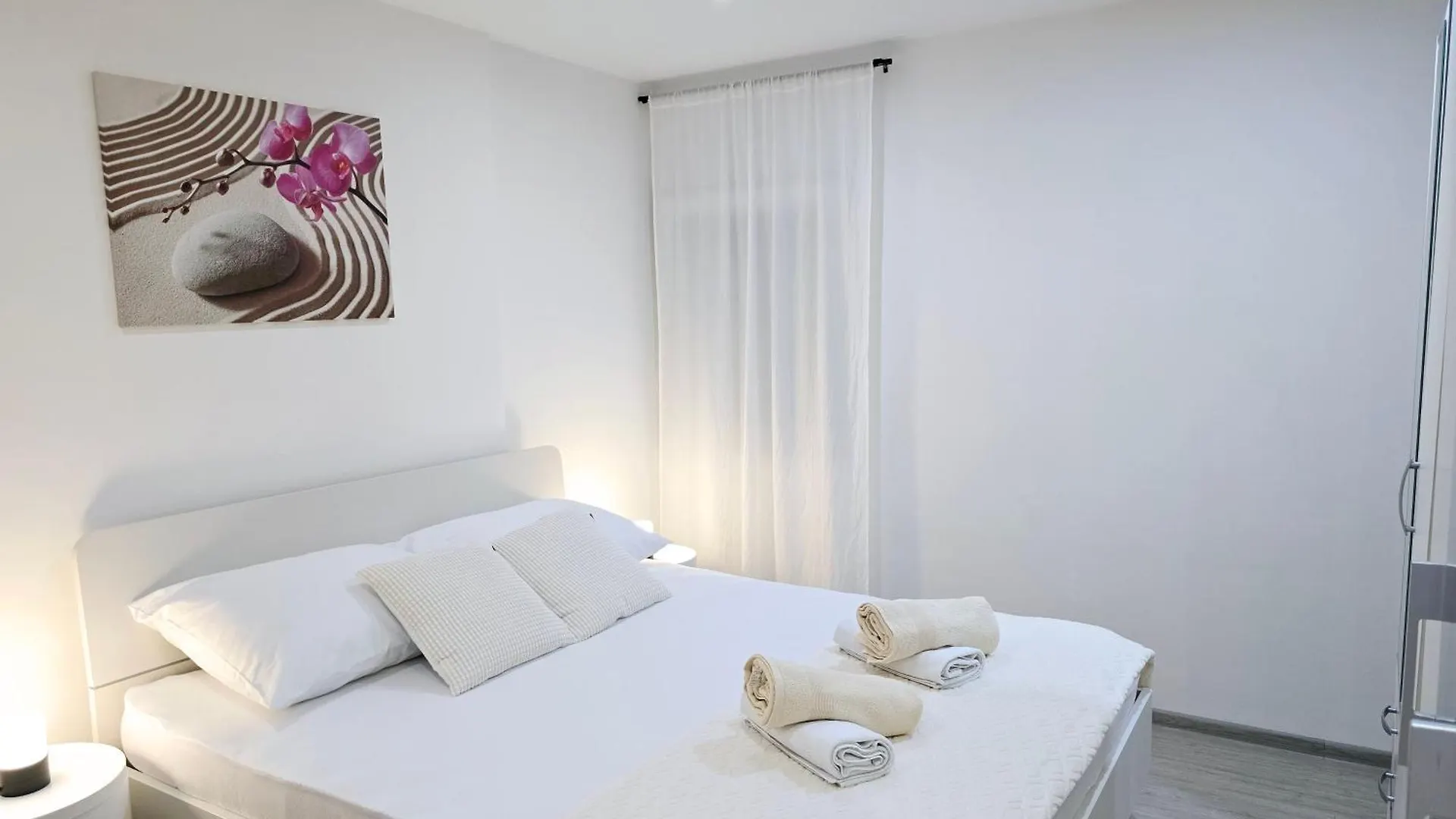 Apartment Blanca With Jacuzzi,Terase And Private Parking Kastela 0*,