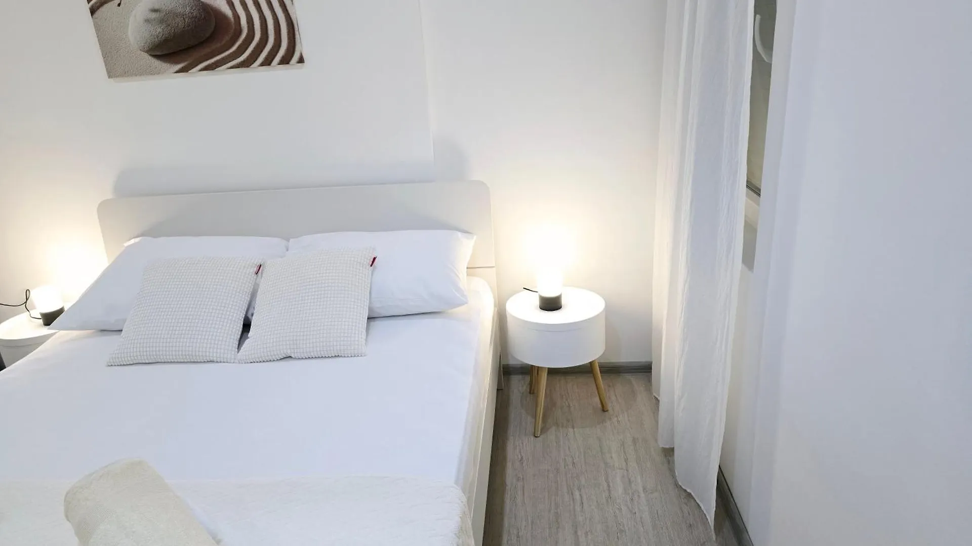 Apartment Blanca With Jacuzzi,Terase And Private Parking Kastela
