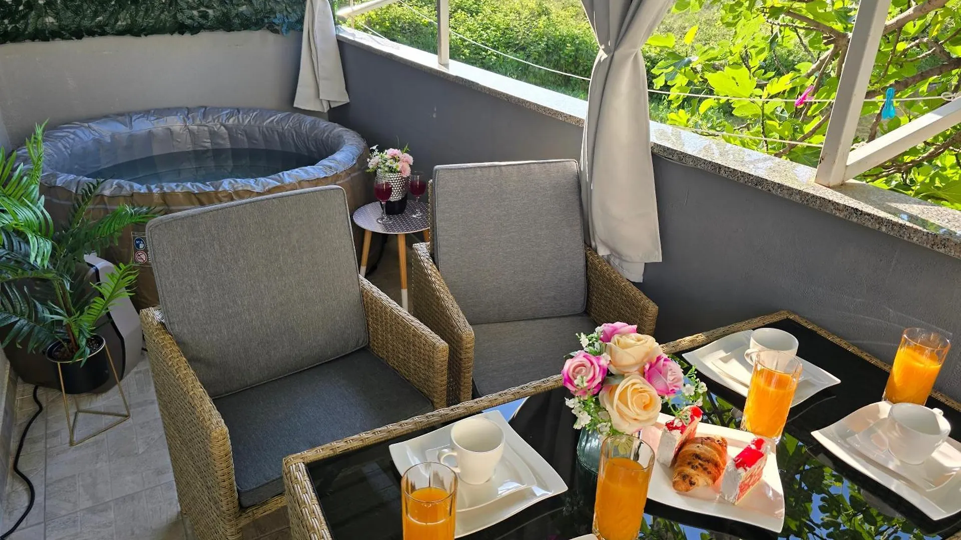 Apartment Blanca With Jacuzzi,Terase And Private Parking Kastela