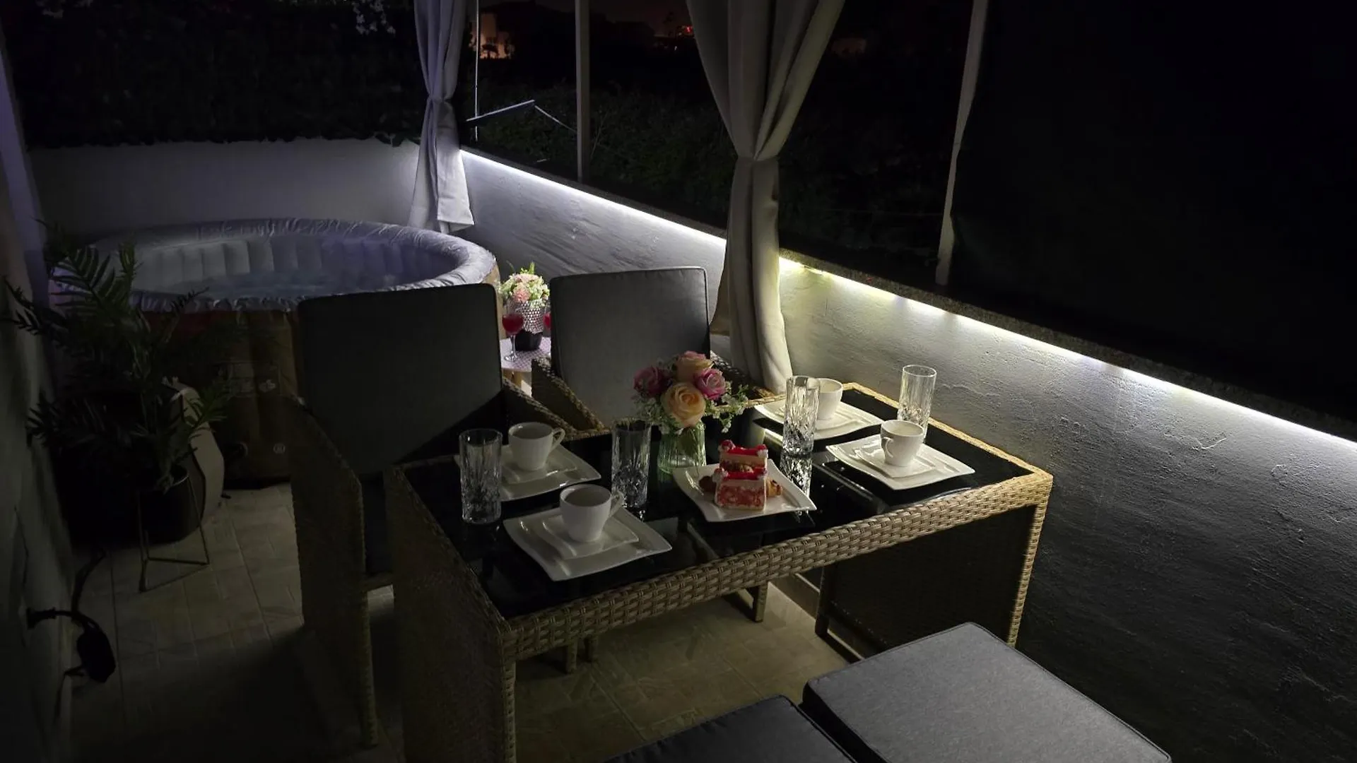 Apartment Blanca With Jacuzzi,Terase And Private Parking Kastela
