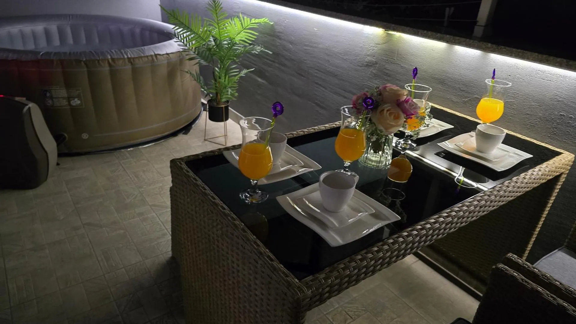 Apartment Blanca With Jacuzzi,Terase And Private Parking Kastela
