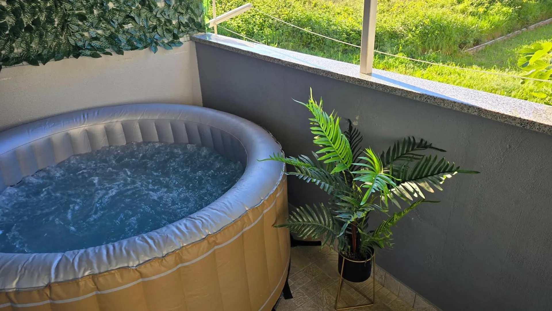 Apartment Blanca With Jacuzzi,Terase And Private Parking Kastela