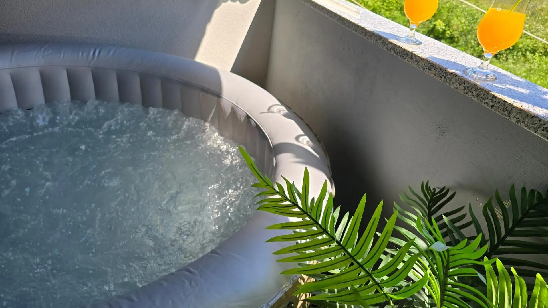 Apartment Blanca With Jacuzzi,Terase And Private Parking Kastela