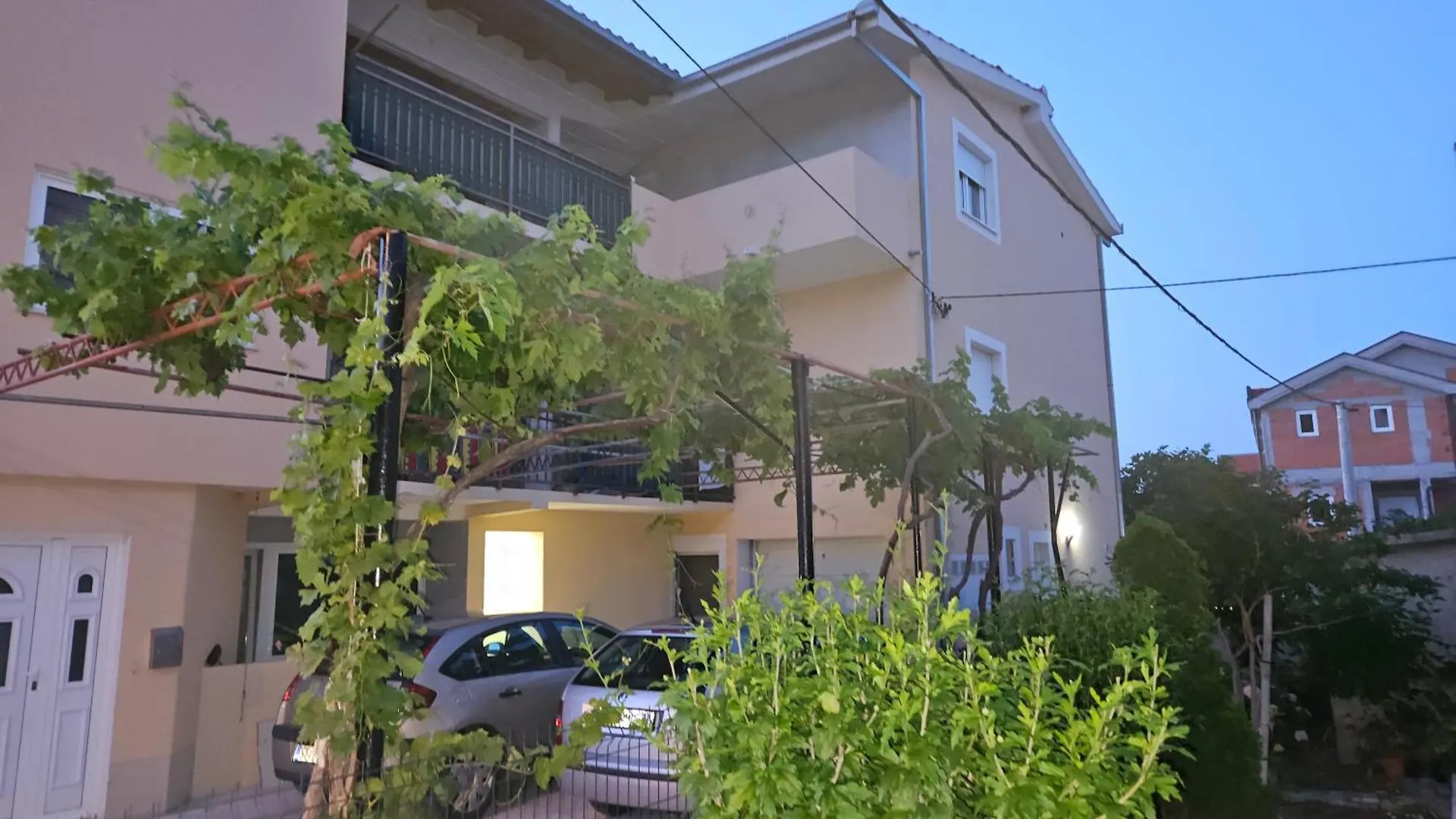 Apartment Blanca With Jacuzzi,Terase And Private Parking Kaštela